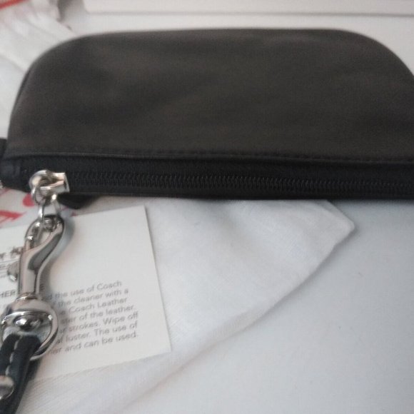 New With Gift Box & Dust Bag Coach Black Small Leather Wristlet F45651 - Picture 6 of 11